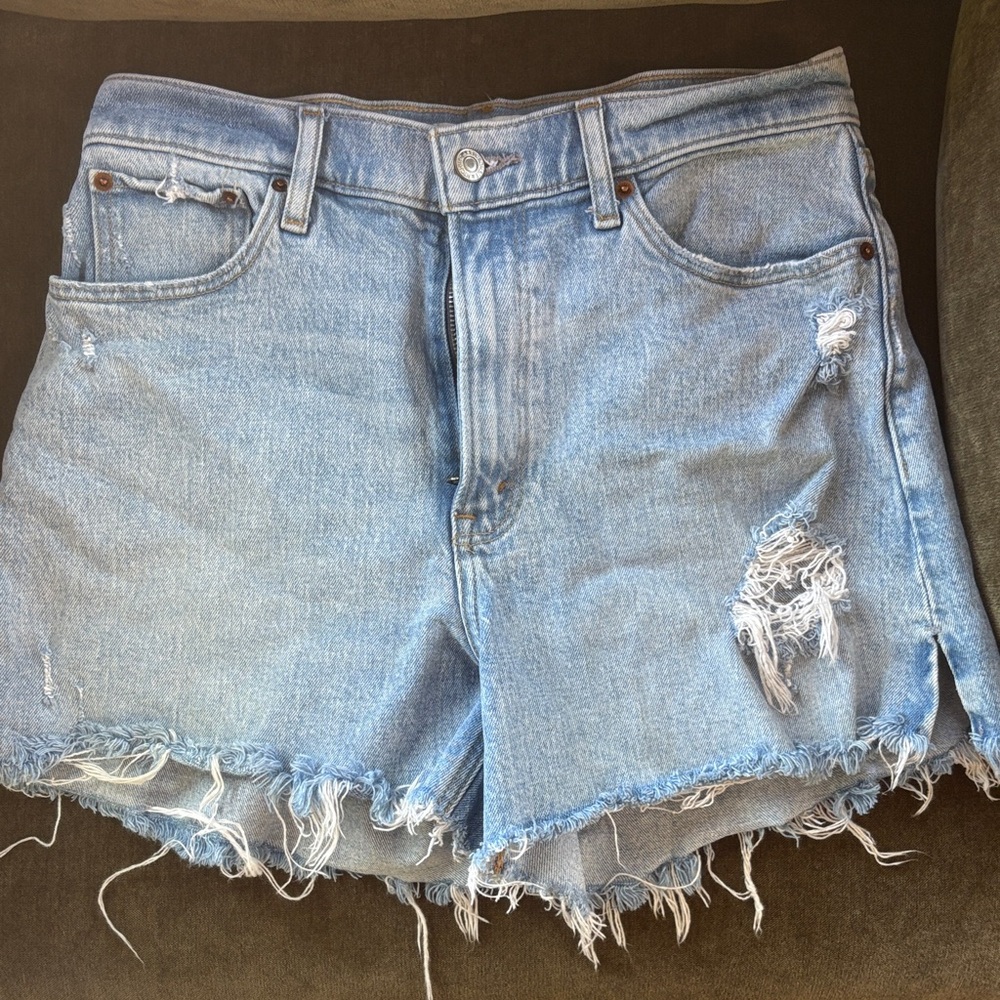Abercrombie & Fitch 4” Mom Style High Rise Curve Love